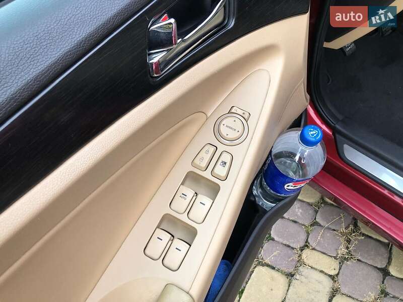 Седан Hyundai Sonata 2012 в Ровно