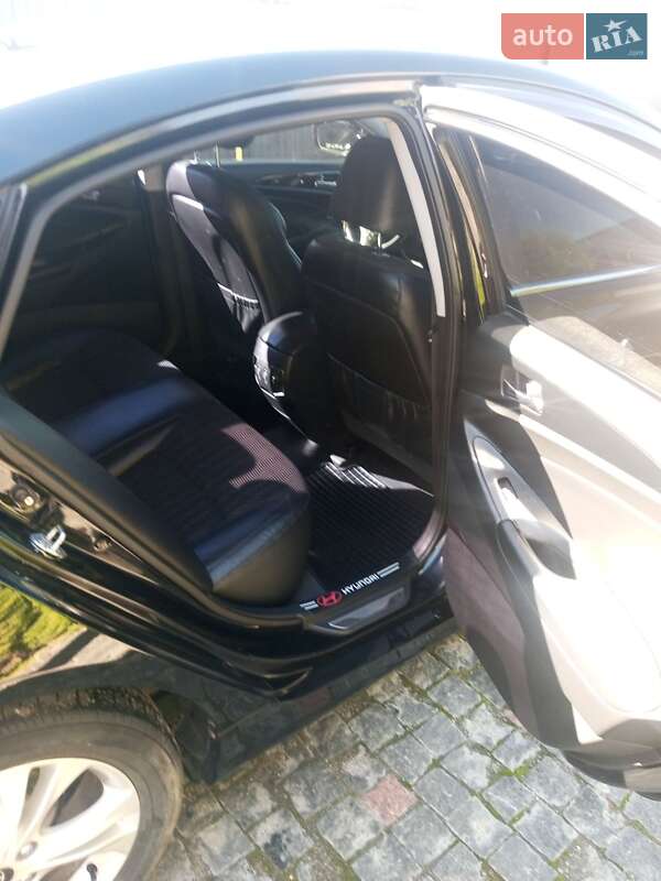 Седан Hyundai Sonata 2010 в Лановцах