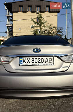 Седан Hyundai Sonata 2013 в  фото 4 Седан Hyundai Sonata 2013 в