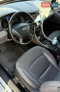 Седан Hyundai Sonata 2013 в  фото 10 Седан Hyundai Sonata 2013 в