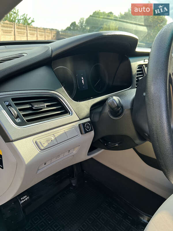 Седан Hyundai Sonata 2015 в Глобине