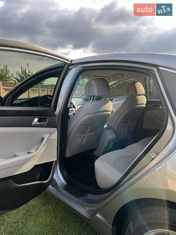 Седан Hyundai Sonata 2015 в Глобине