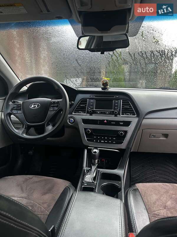 Седан Hyundai Sonata 2015 в Черноморске