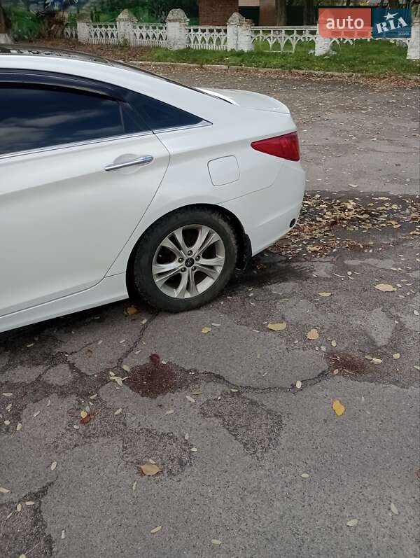 Седан Hyundai Sonata 2010 в Новоархангельске