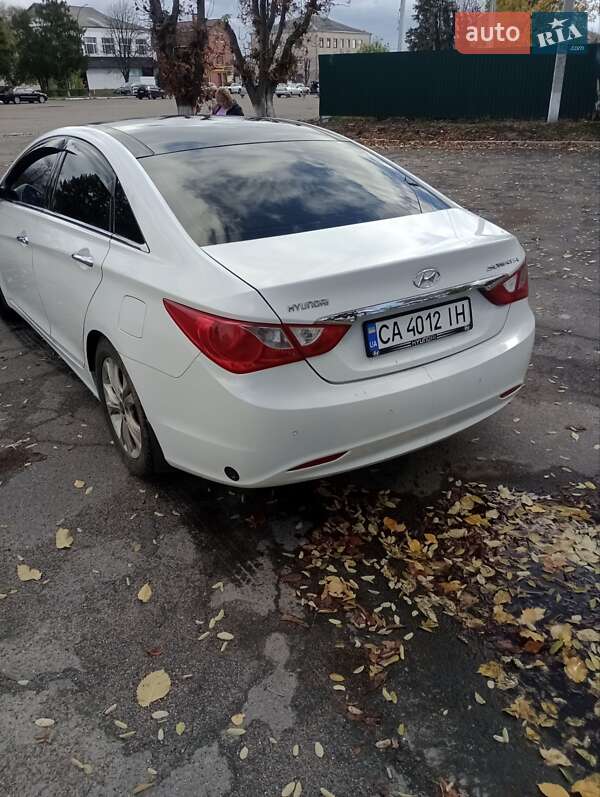 Седан Hyundai Sonata 2010 в Новоархангельске