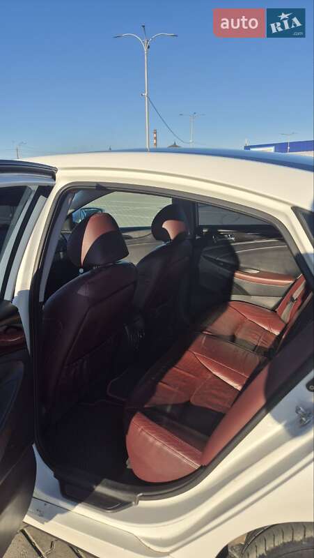 Седан Hyundai Sonata 2011 в Черновцах