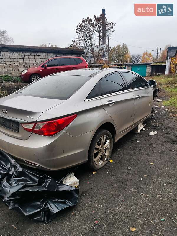 Седан Hyundai Sonata 2012 в Першотравенске