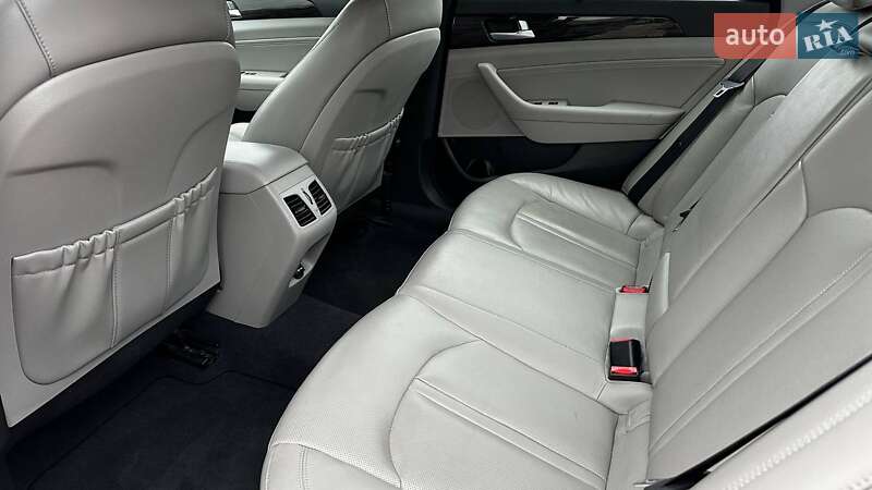 Седан Hyundai Sonata 2015 в Ровно