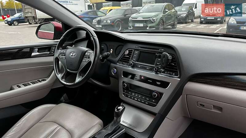 Седан Hyundai Sonata 2015 в Ровно