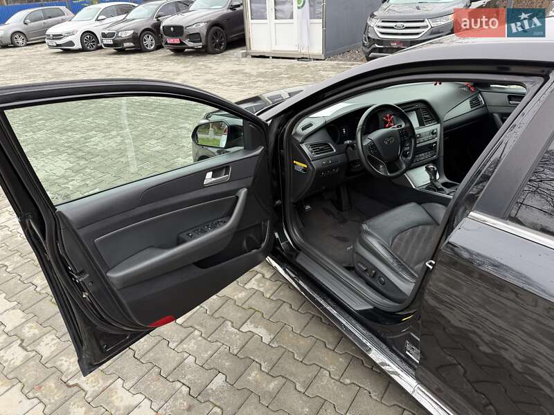 Седан Hyundai Sonata 2016 в Ужгороде