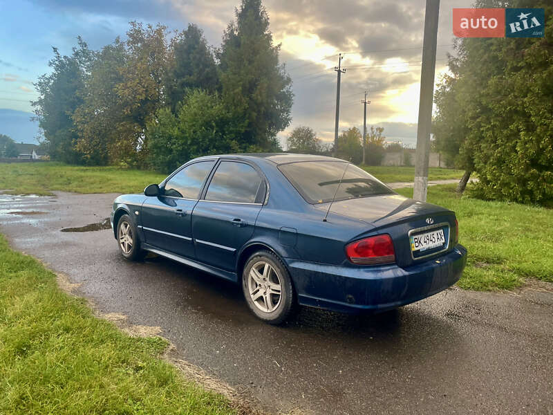 Седан Hyundai Sonata 2004 в Дубно