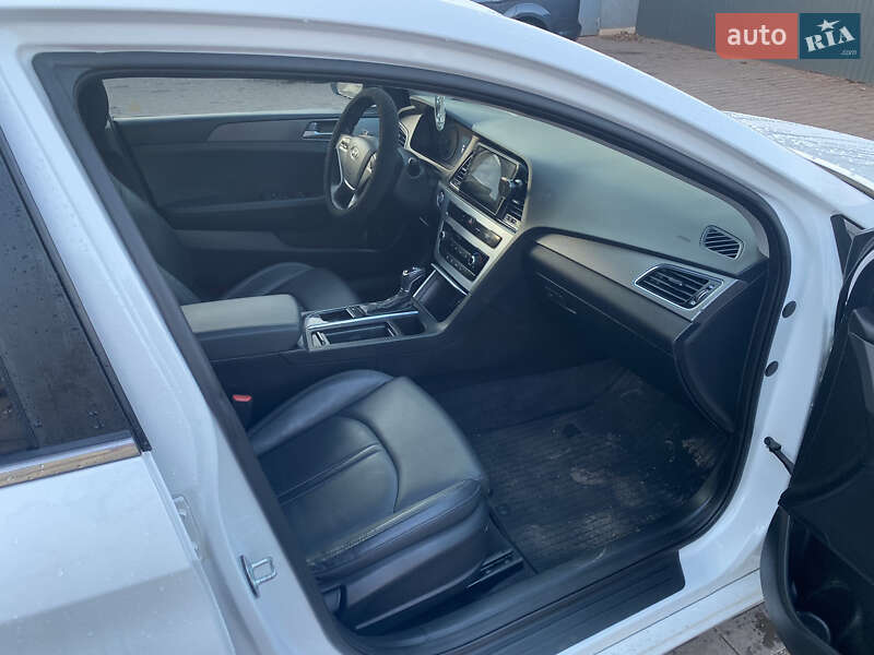 Седан Hyundai Sonata 2016 в Кривом Роге