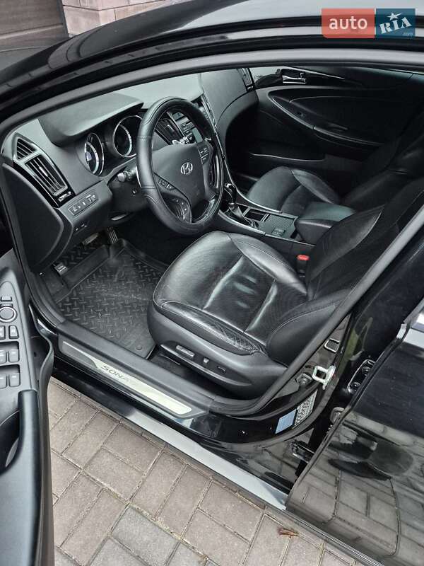 Седан Hyundai Sonata 2013 в Богуславе