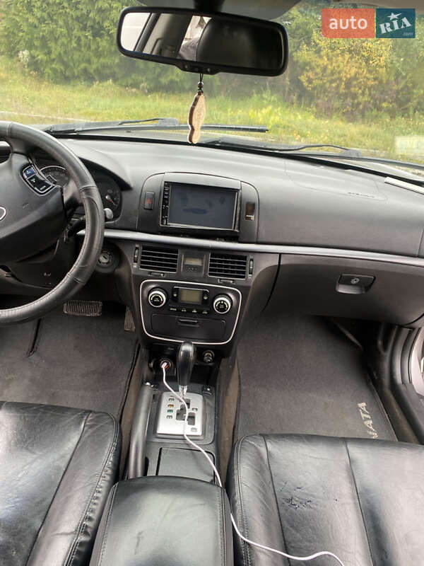 Седан Hyundai Sonata 2006 в Хотине