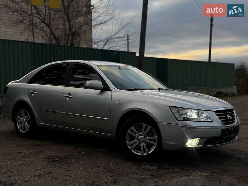 Седан Hyundai Sonata 2009 в Ахтырке