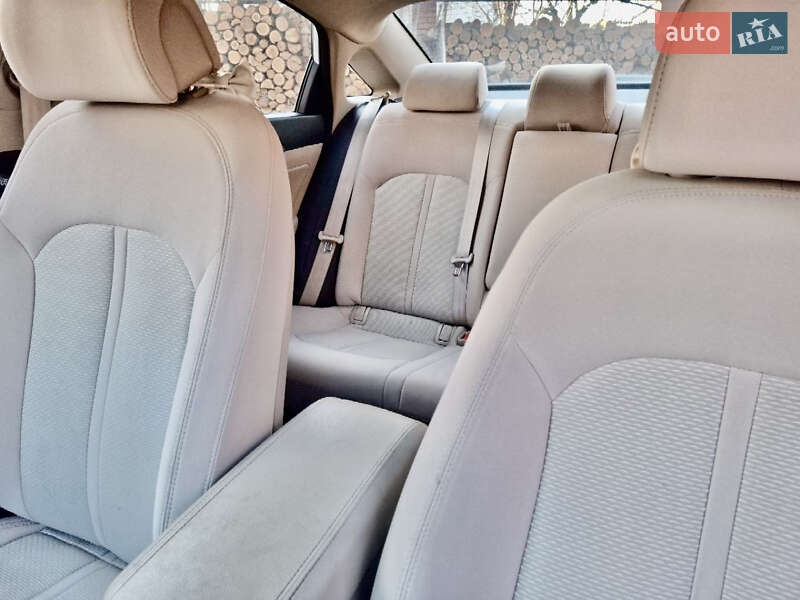 Седан Hyundai Sonata 2015 в Горишних Плавнях