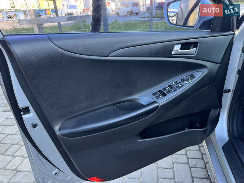 Седан Hyundai Sonata 2014 в Дніпрі