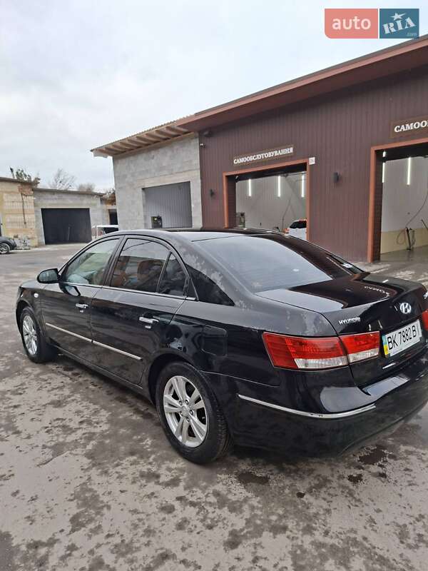 Седан Hyundai Sonata 2009 в Корце
