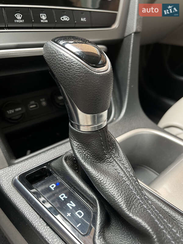 Седан Hyundai Sonata 2016 в Звенигородці