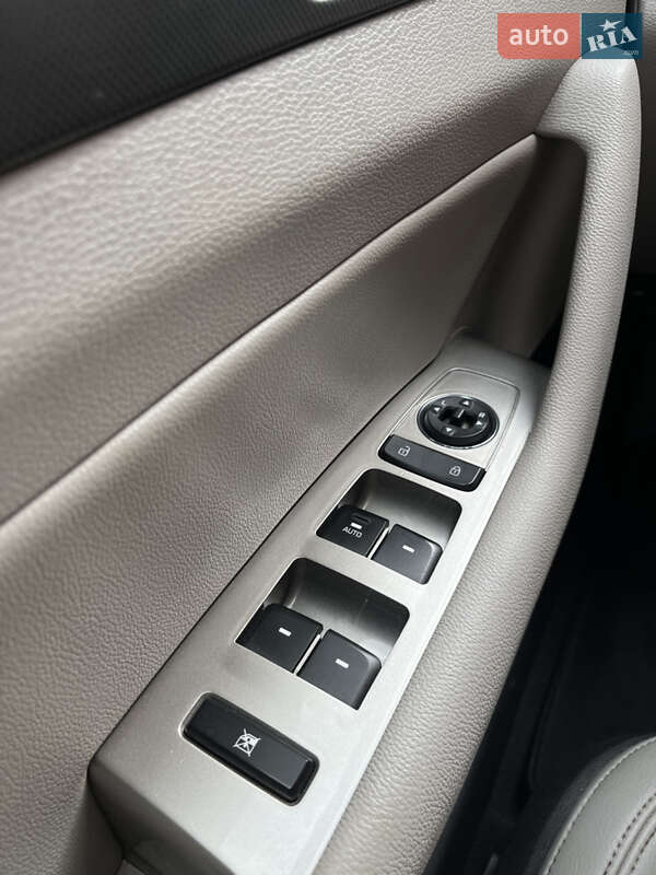 Седан Hyundai Sonata 2016 в Звенигородці