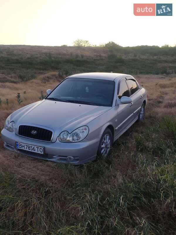 Седан Hyundai Sonata 2004 в Южному