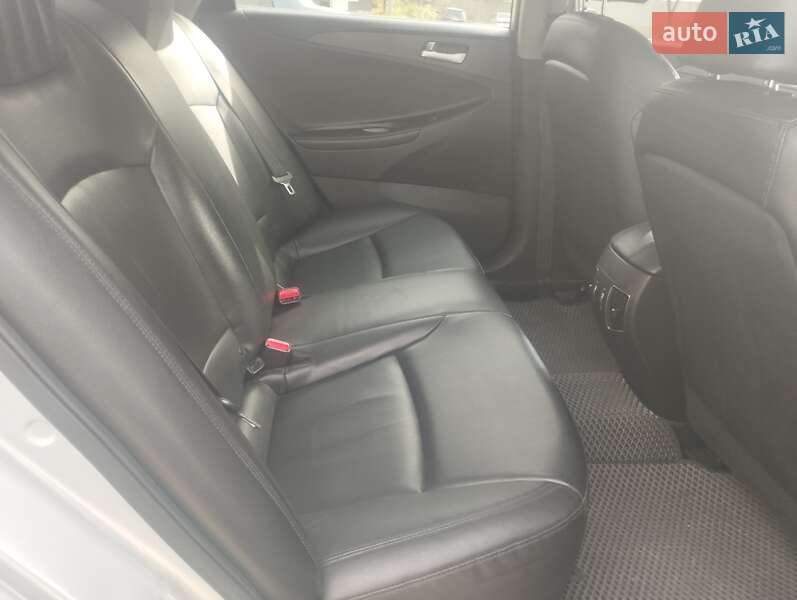 Седан Hyundai Sonata 2013 в Черновцах