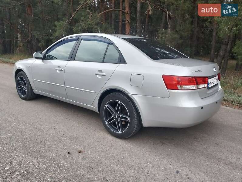 Седан Hyundai Sonata 2006 в Черноморске