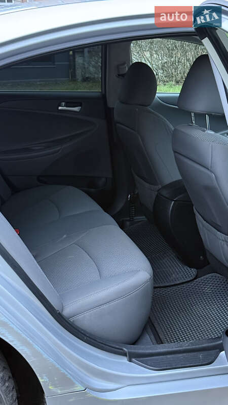 Седан Hyundai Sonata 2013 в Коростене