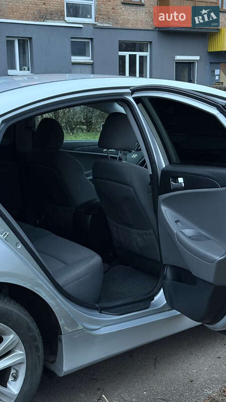 Седан Hyundai Sonata 2013 в Коростене