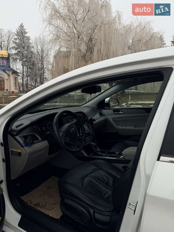 Седан Hyundai Sonata 2016 в Черновцах