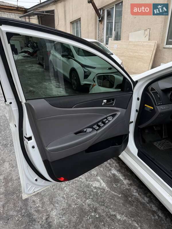 Седан Hyundai Sonata 2014 в Киеве фото 18 Седан Hyundai Sonata 2014 в Киеве
