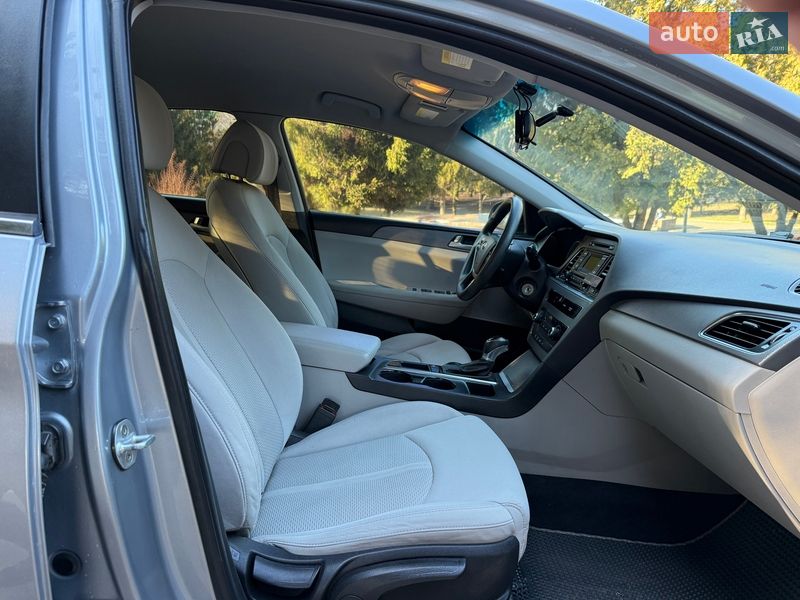 Седан Hyundai Sonata 2016 в Ровно