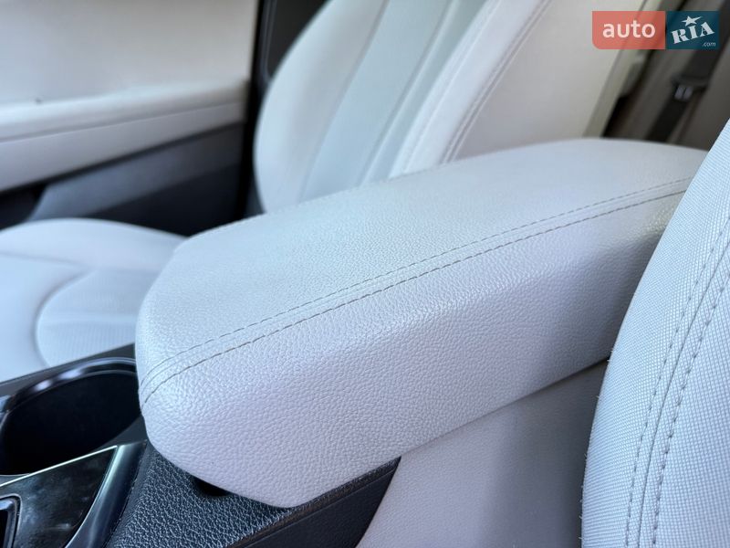 Седан Hyundai Sonata 2016 в Ровно