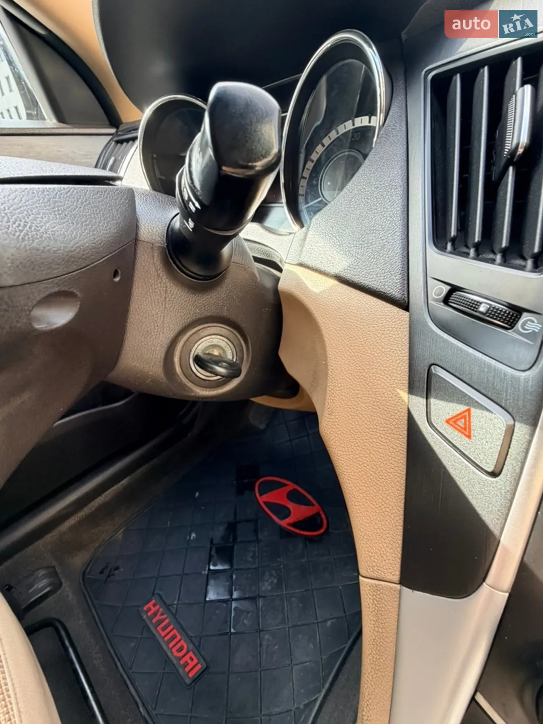2010 Hyundai Sonata - мініатюра 11