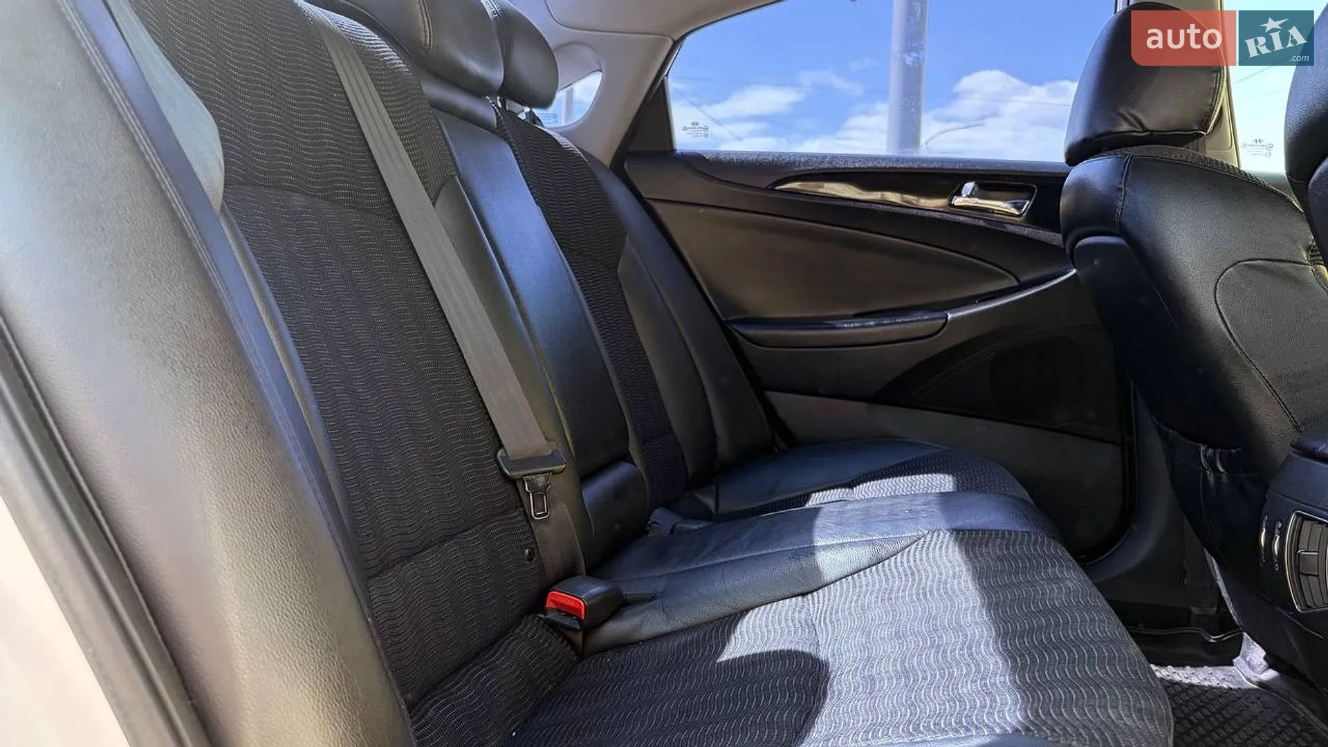 2011 Hyundai Sonata - мініатюра 11