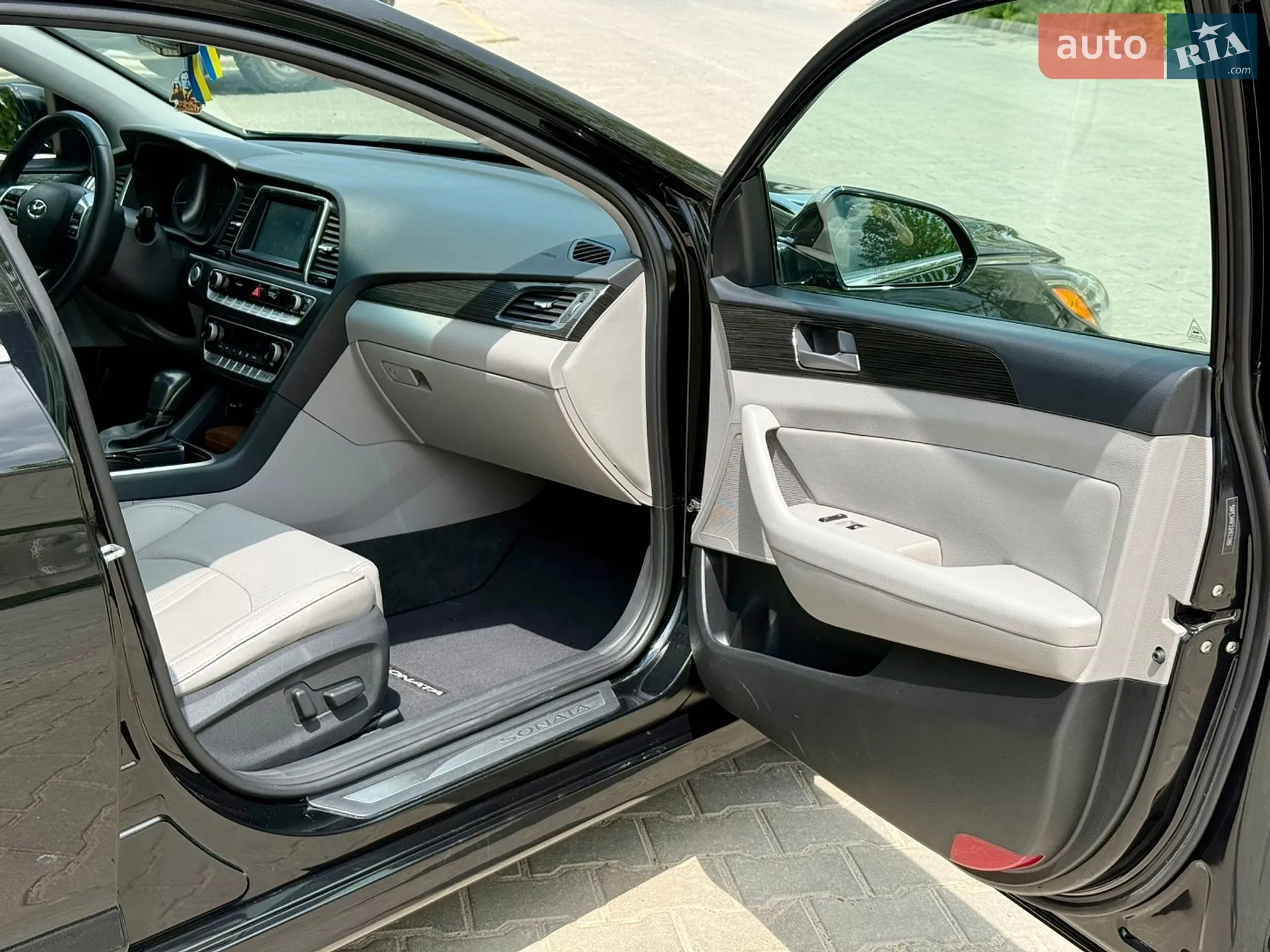 2017 Hyundai Sonata - мініатюра 30