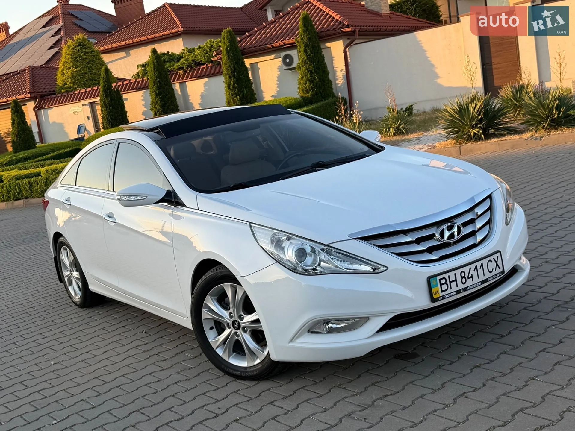 2010 Hyundai Sonata - мініатюра 2