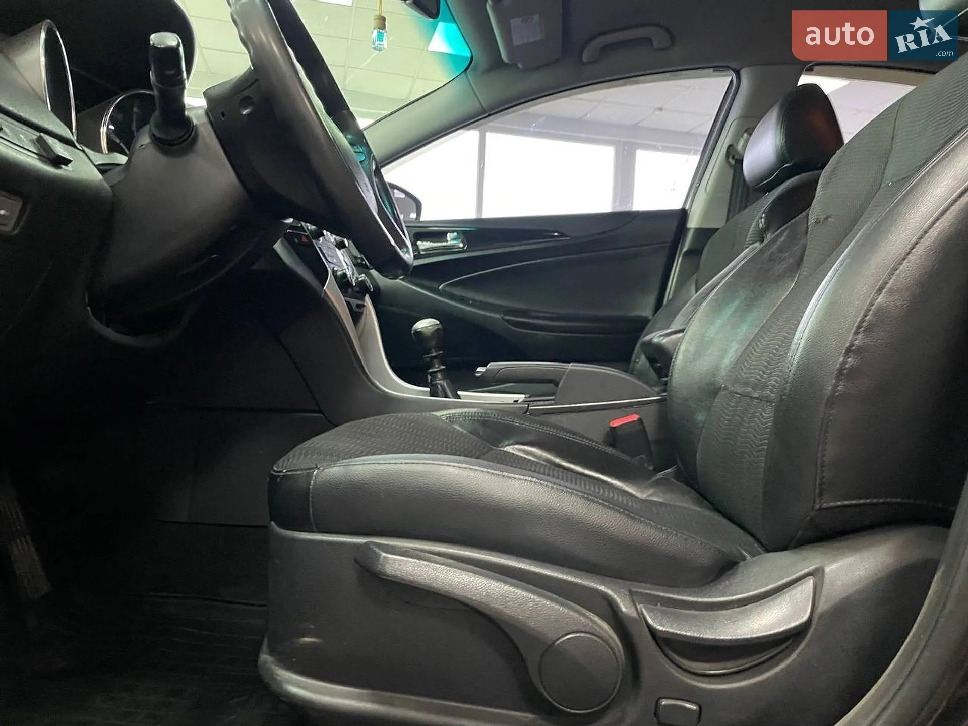 2010 Hyundai Sonata - мініатюра 16