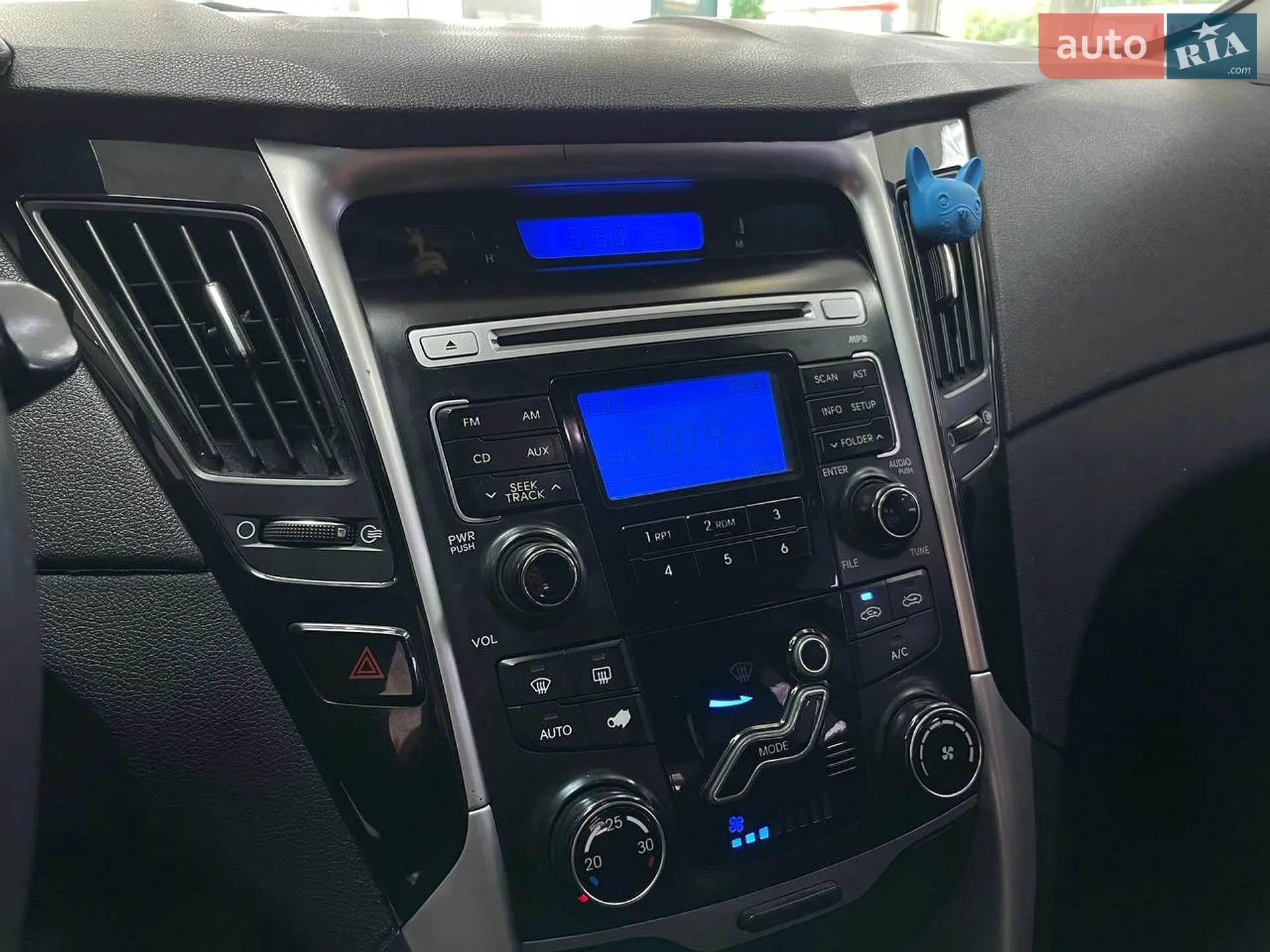 2010 Hyundai Sonata - мініатюра 23