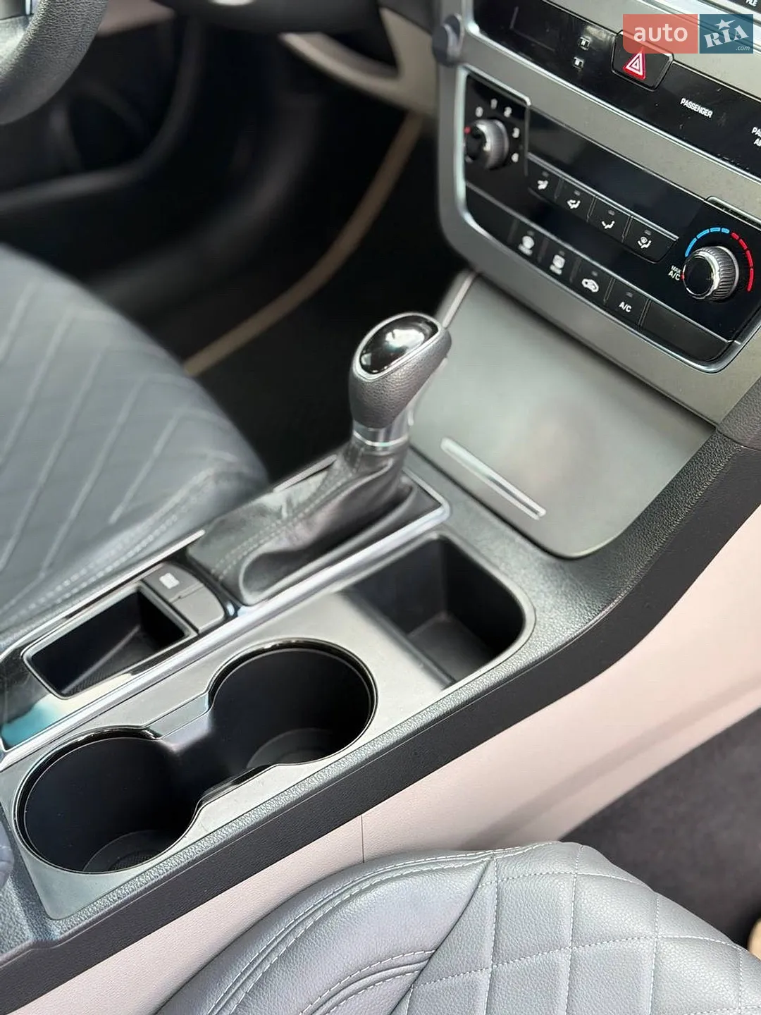 2016 Hyundai Sonata - мініатюра 30