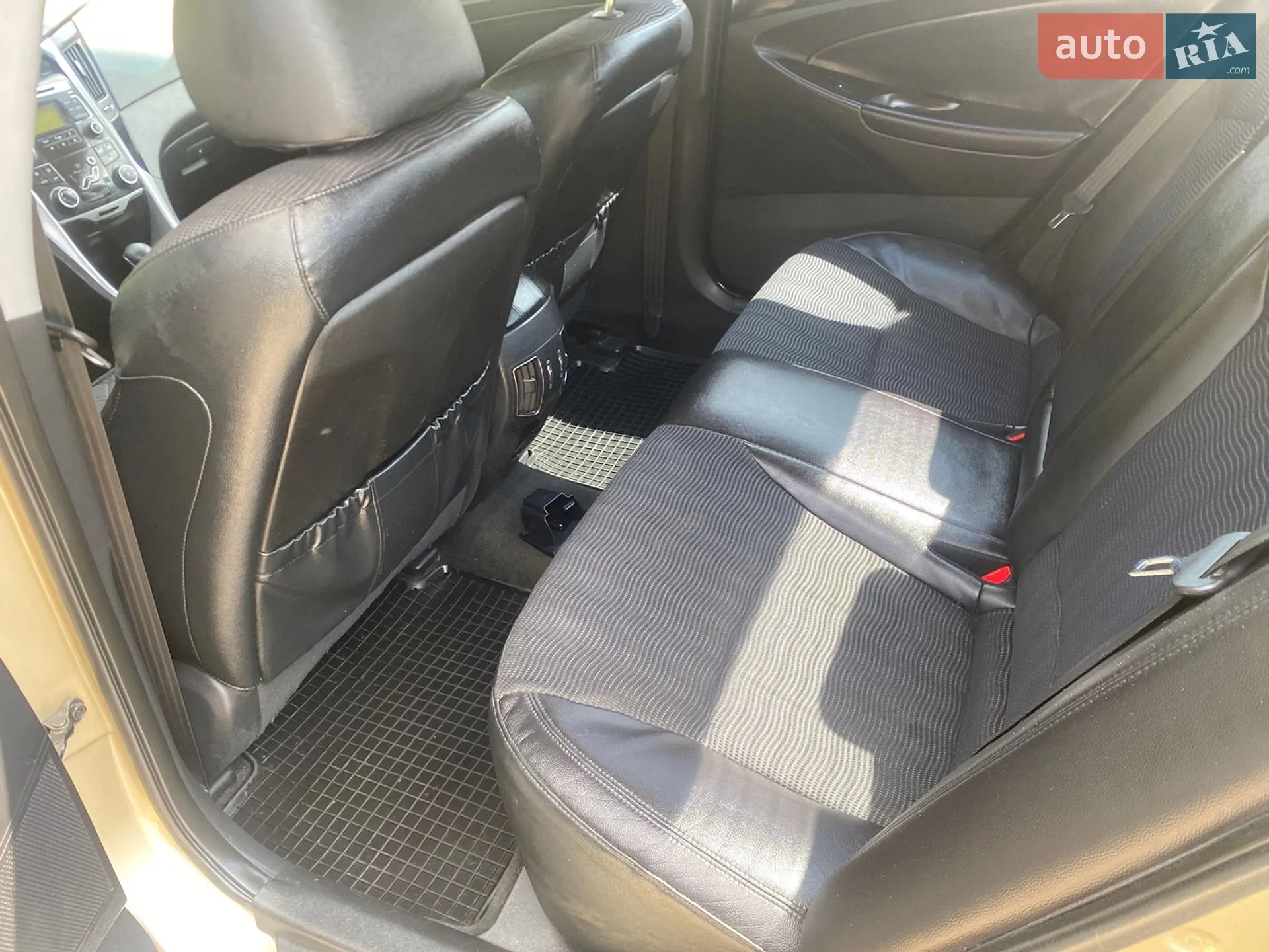2010 Hyundai Sonata - мініатюра 13