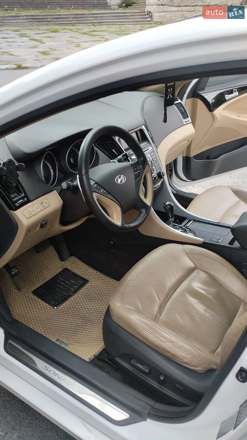 2010 Hyundai Sonata - мініатюра 10