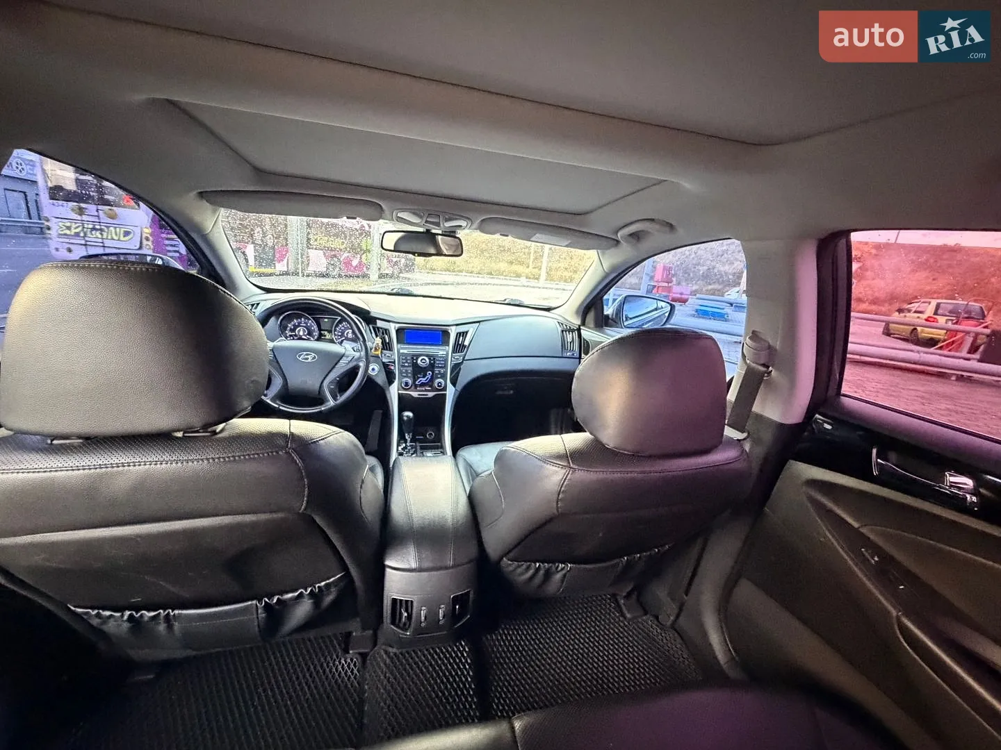 2010 Hyundai Sonata - мініатюра 11