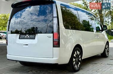 Минивэн Hyundai Staria 2021 в 