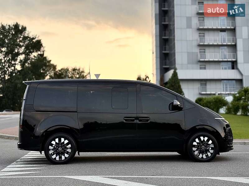 Минивэн Hyundai Staria 2025 в Киеве