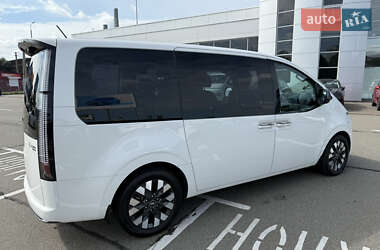 Минивэн Hyundai Staria 2022 в 