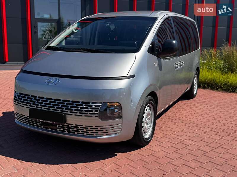Минивэн Hyundai Staria 2022 в 