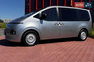Минивэн Hyundai Staria 2022 в 