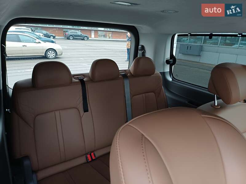 Минивэн Hyundai Staria 2025 в Киеве