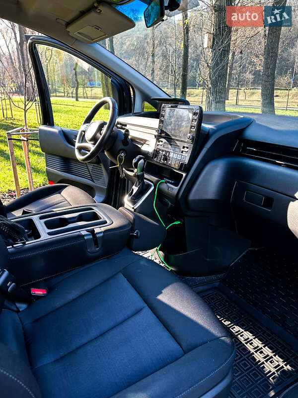 Минивэн Hyundai Staria 2022 в Киеве